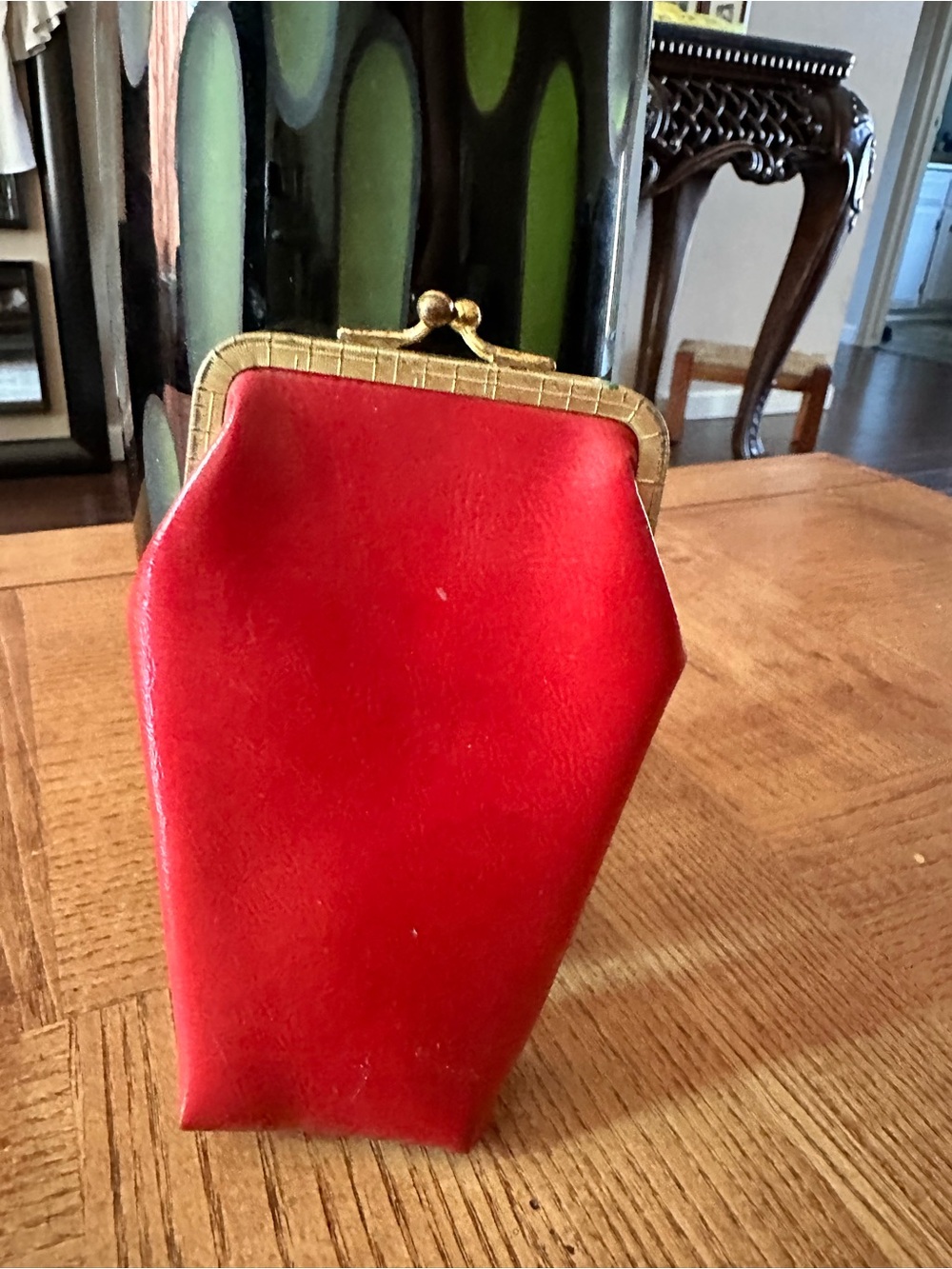 Classic Red Kiss-Lock Women's Coin Purse with Gold Frame